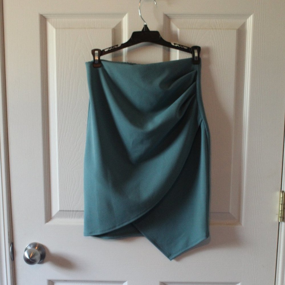 Blue Blush asymmetrical short skirt M